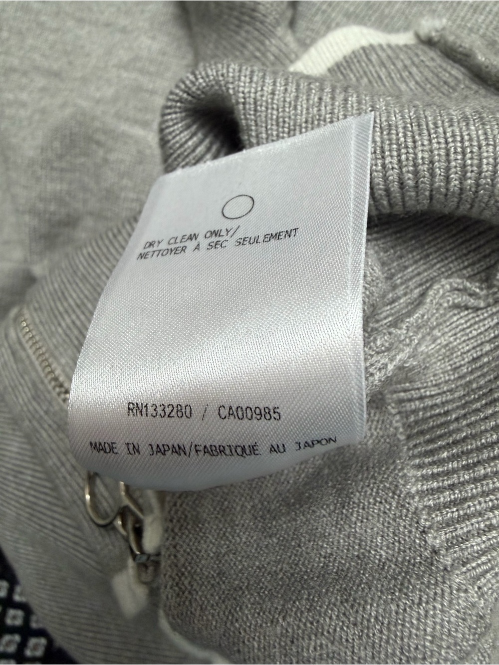 Thom Browne sweater features an embroidered dachshund Hector small - Picture 8 of 8